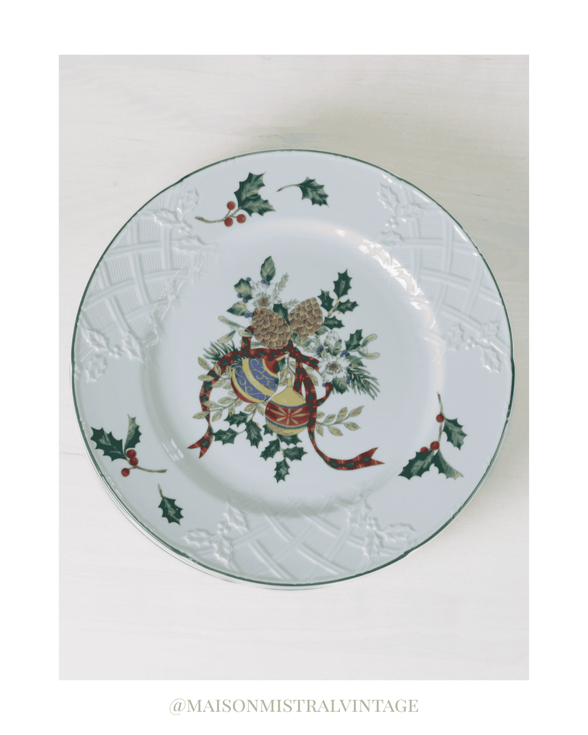 Set of 4 Vintage Mikasa Christmas Dinner Plates | English Countryside Festive Spirit DP005