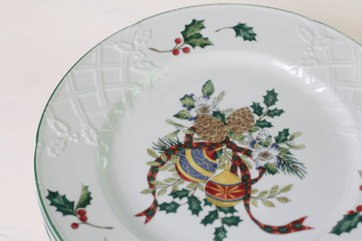 Set of 4 Vintage Mikasa Christmas Dinner Plates | English Countryside Festive Spirit DP005
