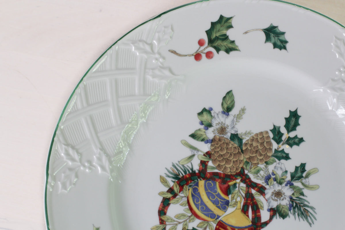 Set of 4 Vintage Mikasa Christmas Dinner Plates | English Countryside Festive Spirit DP005
