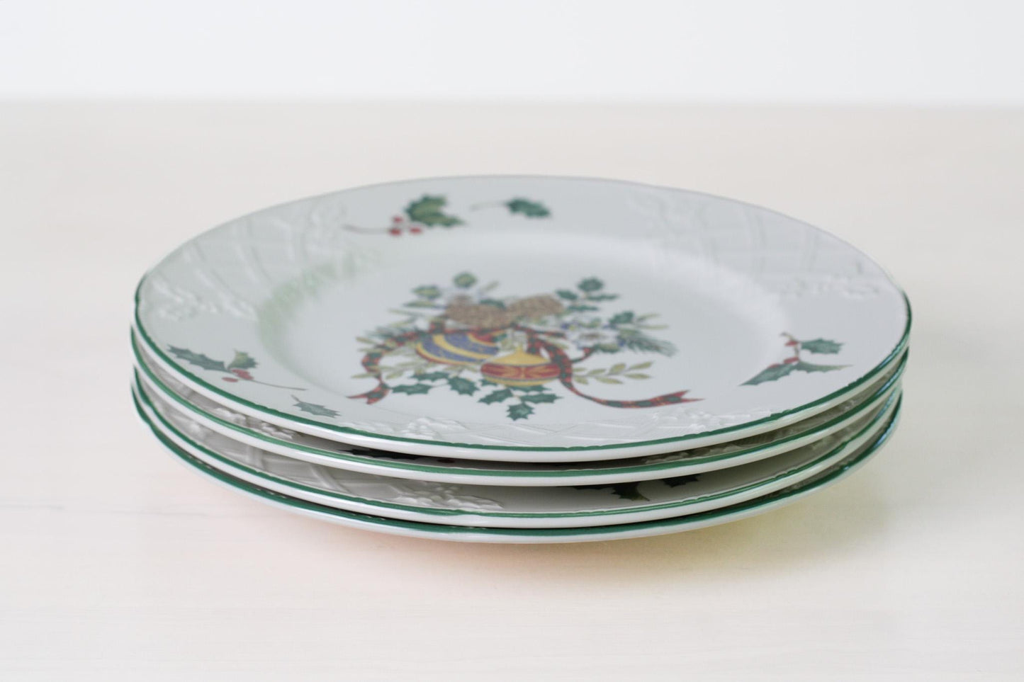 Set of 4 Vintage Mikasa Christmas Dinner Plates | English Countryside Festive Spirit DP005