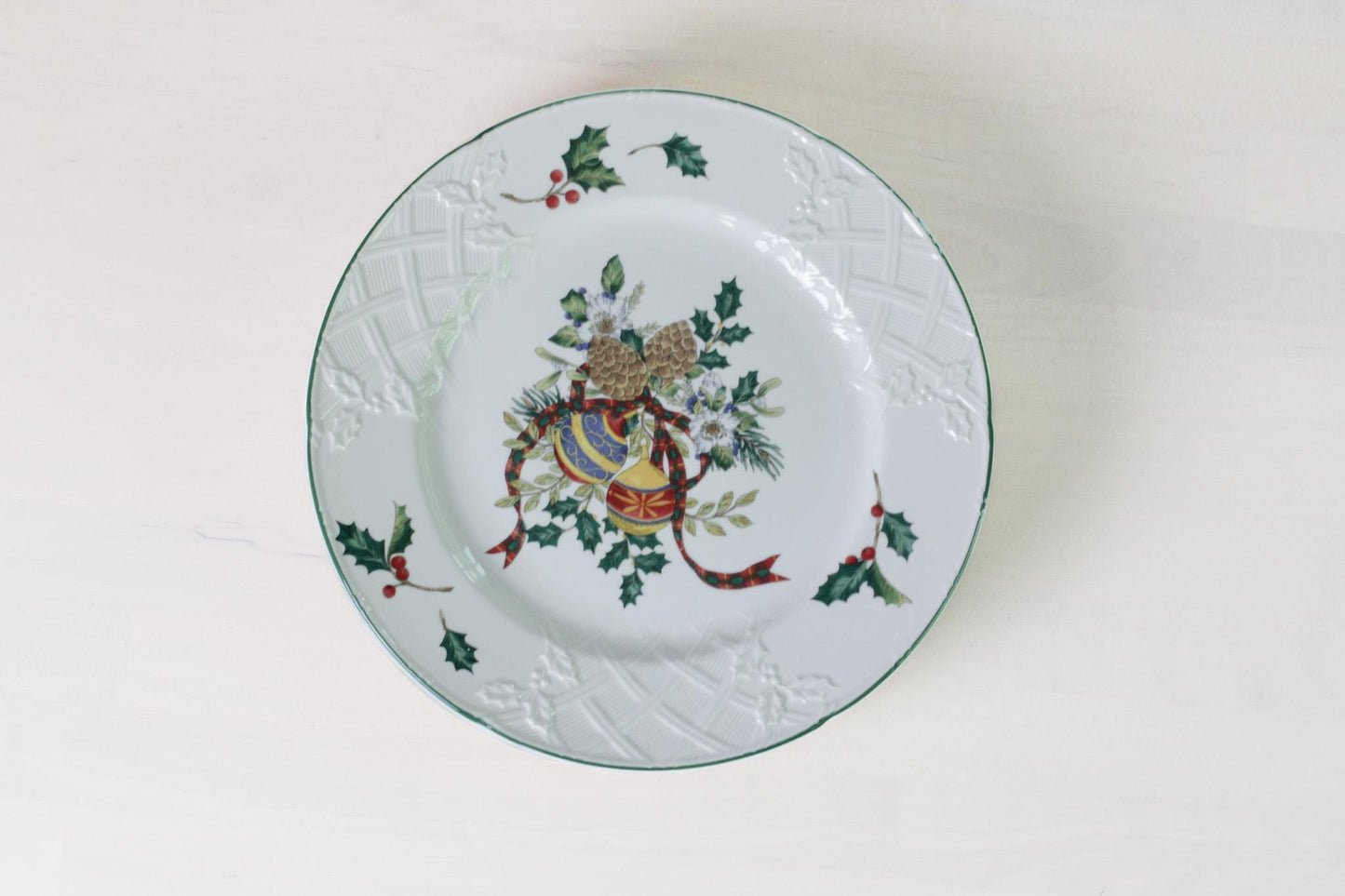 Set of 4 Vintage Mikasa Christmas Dinner Plates | English Countryside Festive Spirit DP005