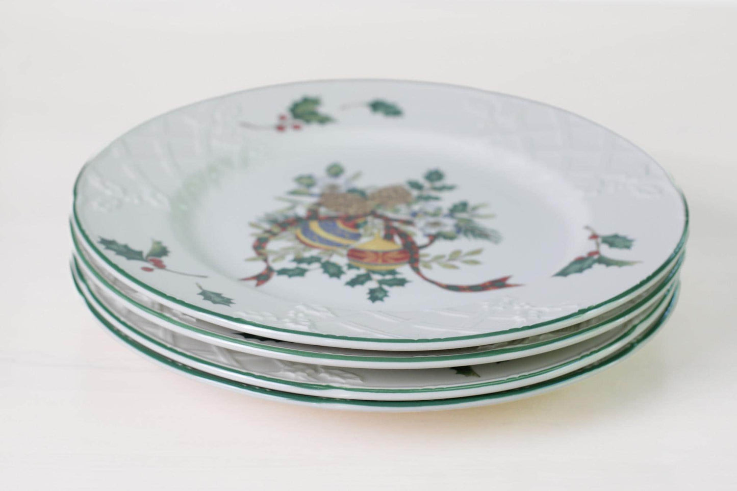 Set of 4 Vintage Mikasa Christmas Dinner Plates | English Countryside Festive Spirit DP005